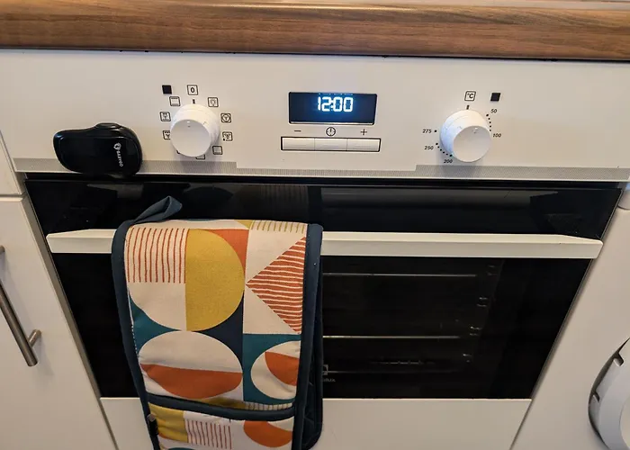 A Swansea Getaway - 3 Bedroom Home With Hot Tub